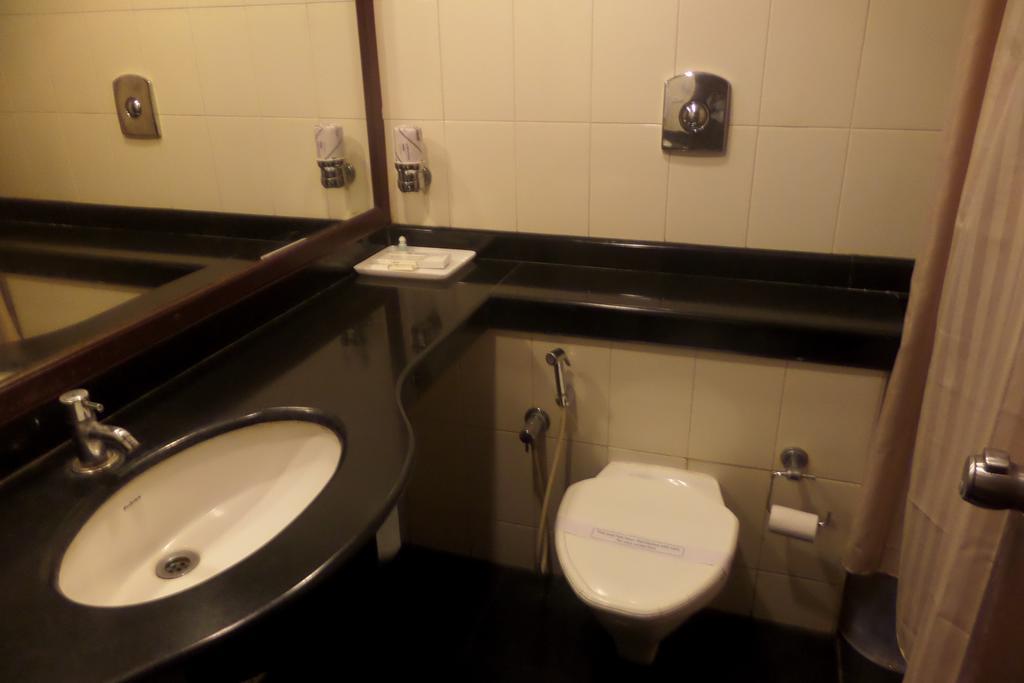 Kāladi Hotel Elegance מראה חיצוני תמונה